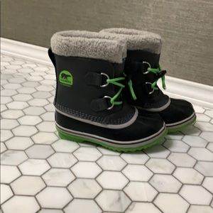 Sorel snow boots kids size 13